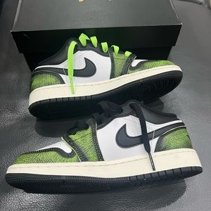 Air Jordon Low Electric Green 3.5Y
